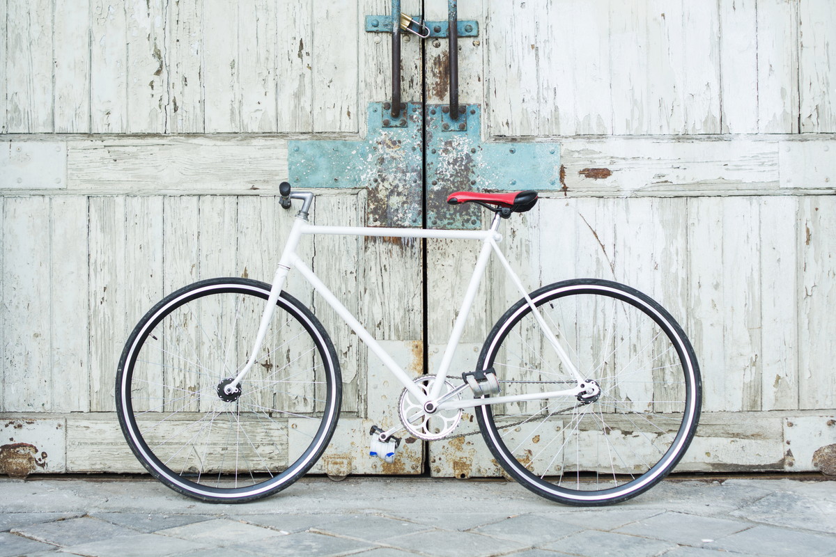 クロスバイクを白で統一 清潔感のある大人の乗り物を楽しみましょう Live出版オンライン Extry