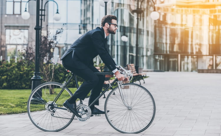 ロードバイク事故の防止ルール。自転車保険の加入によって安全運転