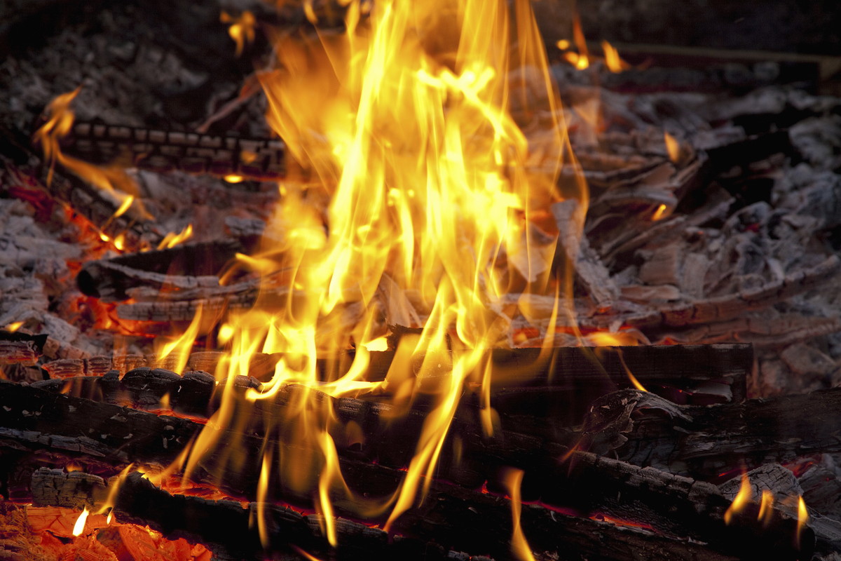 焚き火台を自作 アウトドアをより一層楽しめる方法を知ろう Live出版オンライン Extry